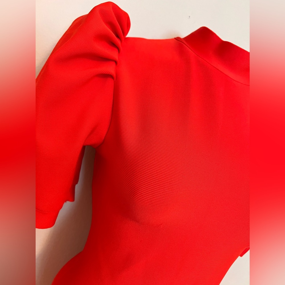 Red Slimming Stretch Dress with Exaggerated Sleeves Size M by Tiffany Houghton - Picture 2 of 5